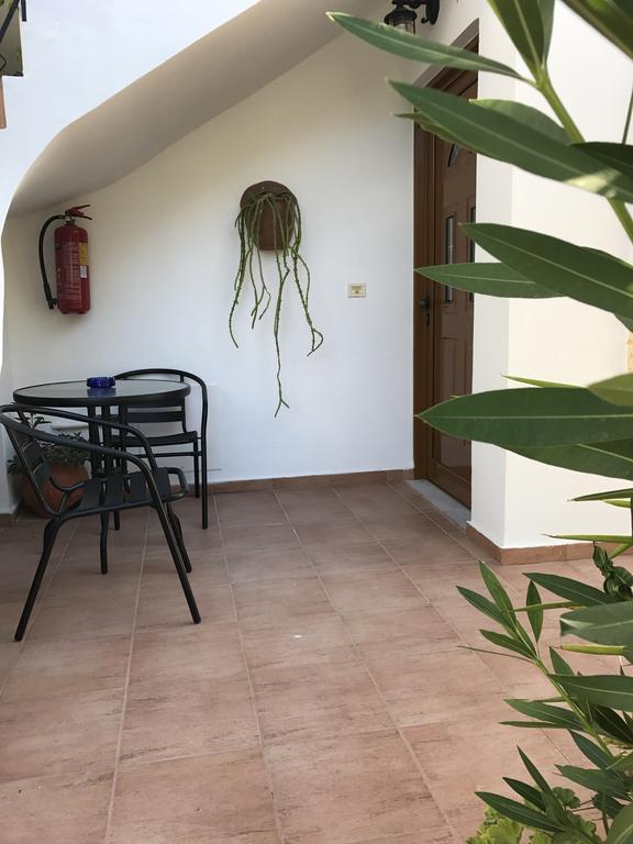 Vrisi Apartments & Villa ピツイディア エクステリア 写真
